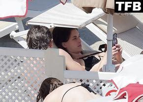 Rainey Qualley Sexy Seen Flaunting Her Hot Figure Wearing A Bikini With Lewis Pullman In