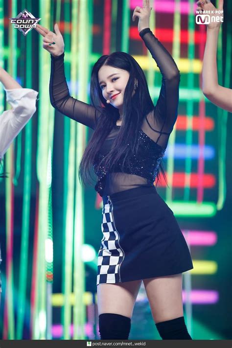 190321 엠카운트다운 모모랜드 MOMOLAND I m So Hot 현장포토 Nữ thần Người nổi tiếng Dép