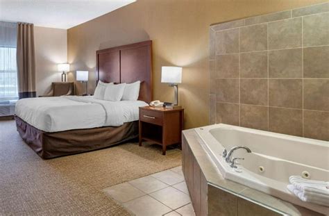 Louisville Hotels With Hot Tub Rooms Or Spa Suites