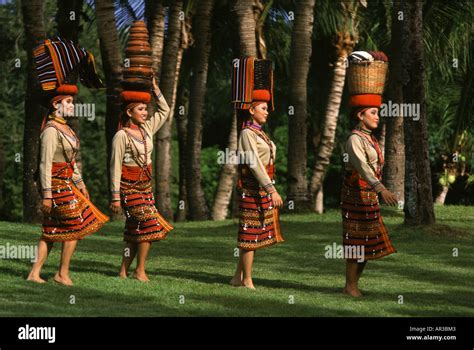 Igorot Woman Hi Res Stock Photography And Images Alamy