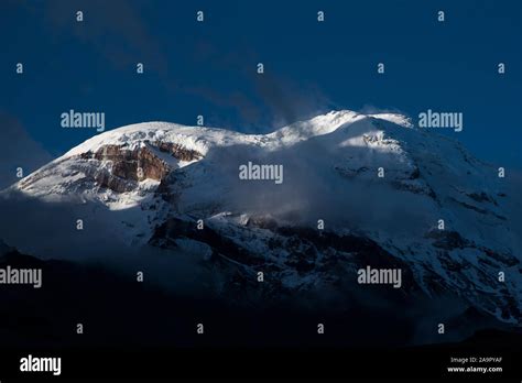 Metros De Altura Cubiertas De Hielo Del Volc N Chimborazo Es La