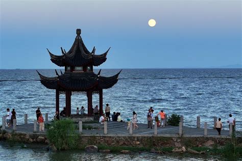 Full Moon Shines On Night Of Mid Autumn Festival In China Chinadaily