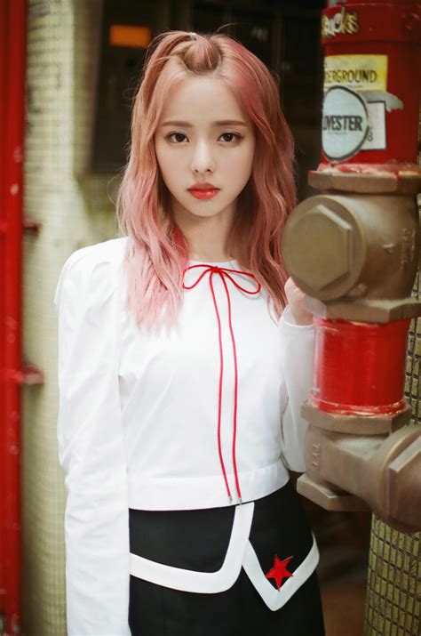 [hd] LooΠΔ 1 3 Love And Live Promo Pics Kpop Girls Fashion Vivi