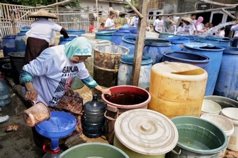 Bantuan Air Bersih Disalurkan Relawan Ganjar Kepada Warga Terdampak