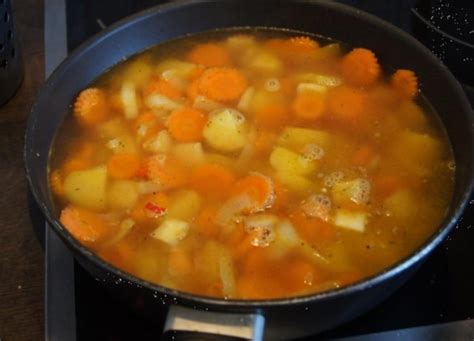 Wurst Gulasch Mit N Rnberger Rostbratw Rstchen Rezept Kochbar De