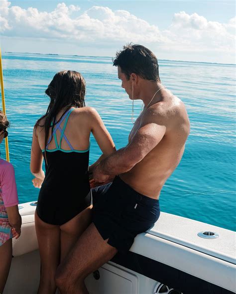 Tom Brady enjoys Thanksgiving break with kids while snorkeling on yacht ...