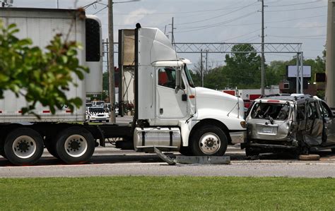 Truck Accident Lawyers West Palm Beach Fl 561 655 1990 Truck Injury