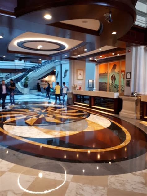 "Lobby" Hotel Mövenpick Bur Dubai (Dubai) • HolidayCheck (Dubai | Vereinigte Arabische Emirate)