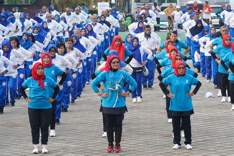 Ajak Masyarakat Sehat dan Bugar, Kemenpora Senam Hari Krida Bersama Komunitas Senam Ling Tien Kung