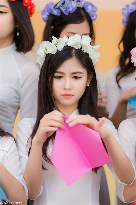 Hot girl mắt lác xinh đẹp như búp bê ngày tốt nghiệp cấp 3 Báo Dân trí