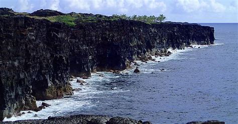 [oc] Magnificent Black Cliffs In Volcanoes National Park Hi [3968x2976] Imgur