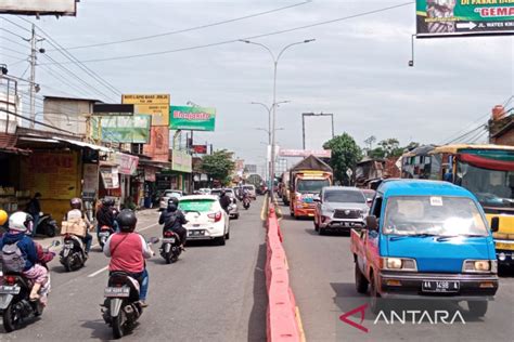 Arus Lalu Lintas Di Jalan Wates H Lebaran Ramai Lancar Antara News