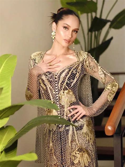 Cinta Laura Menanggapi Santai Momen Seolah Diabaikan Oleh Agnez Mo Saat