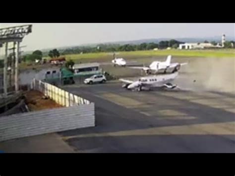 Avião cai e pega fogo em Cuiabá YouTube