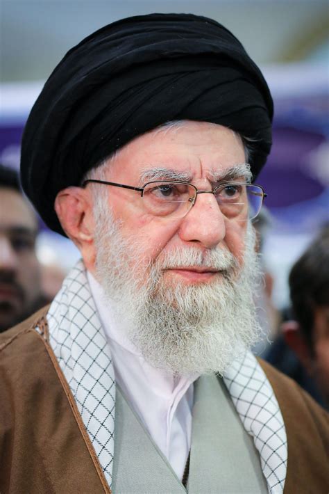 Iran, Khamenei sfida gli Stati Uniti: “Non ci arrenderemo mai” - Treccani