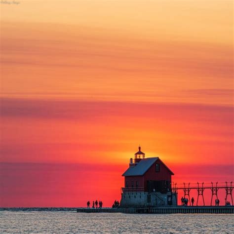 2024 Guide to the Majestic Grand Haven Lighthouse & Pier