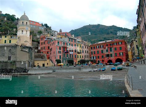 Vernazza Train Hi Res Stock Photography And Images Alamy