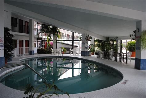 Palmetto Inn & Suites, Panama City Beach: $121 Room Prices & Reviews ...