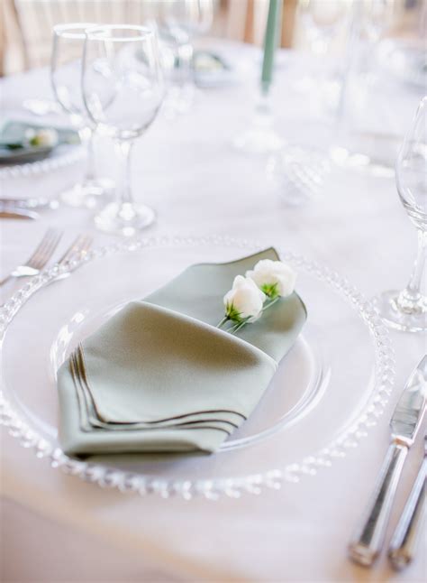 17 Wedding Napkin Folds To Inspire Your Unique Place Settings