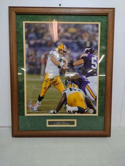 Brett Favre Autograph Photo - W. Yoder Auction