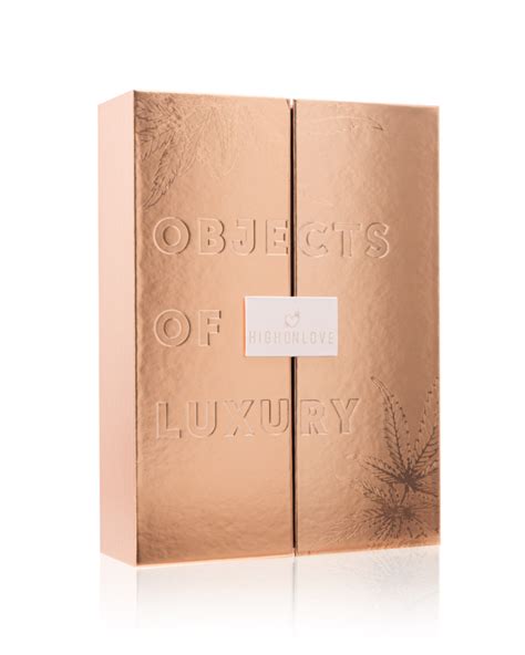 A kit Erótico Objects of Luxury Elekttra Lingerie