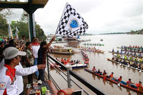 Lomba Sampan Hut Ri Di Kapuas Hulu Meriah Antara News