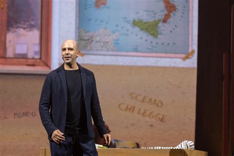 Checco Zalone Derubato A Padova Il Racconto Sul Palco Mi Hanno