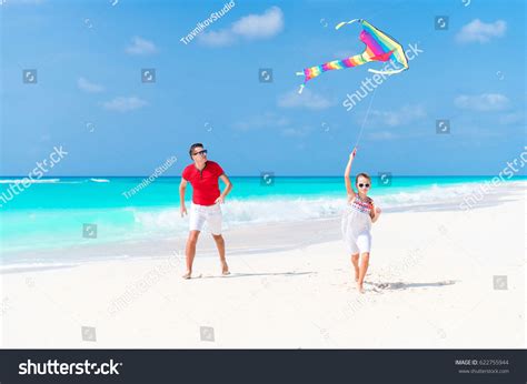 3,209 Kids Flying Kites Beach Images, Stock Photos & Vectors | Shutterstock