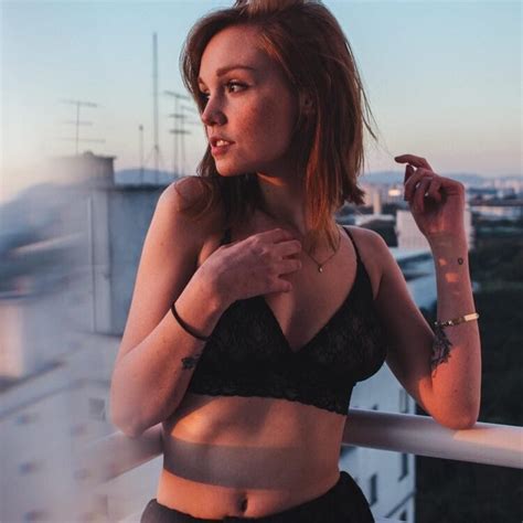 8 Hot Sexy Flavia Sayuri Bikini Pics