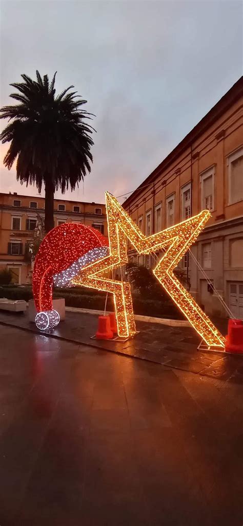 Tutti Gli Addobbi Vanno Al Loro Posto Iniziative Nelle Piazze E In Teatro