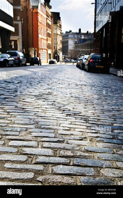 London Cobblestone Street England Hi Res Stock Photography And Images