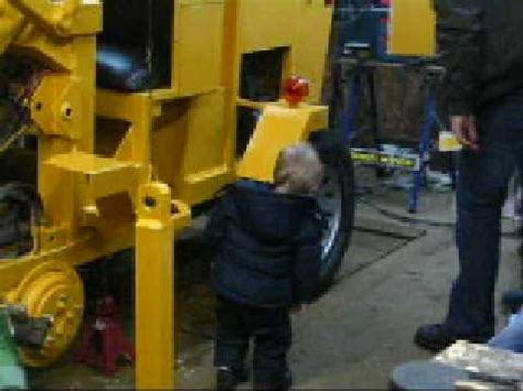 Mini-chageur frontal de fabrication artisanale - YouTube