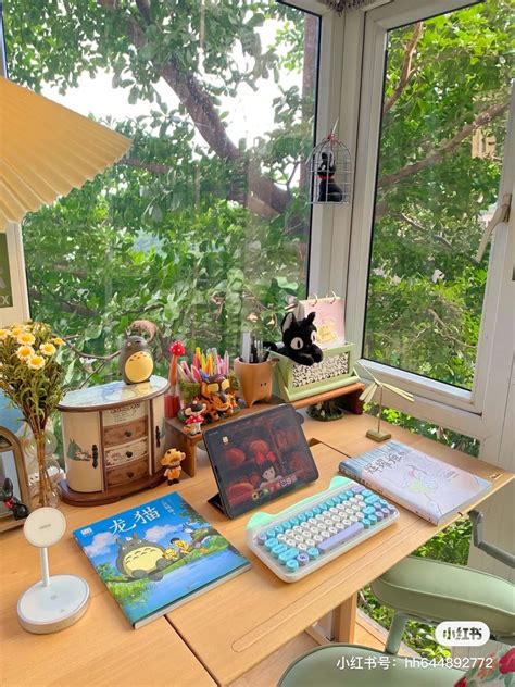 Cozy Study Room Decor With Wooden Desk