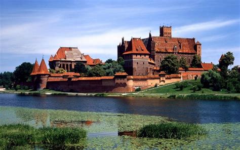 Malbork Castle Museum - 570x570 - Download HD Wallpaper - WallpaperTip