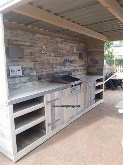 Upcycled Pallets Made Outdoor Kitchen | Pallet Ideas