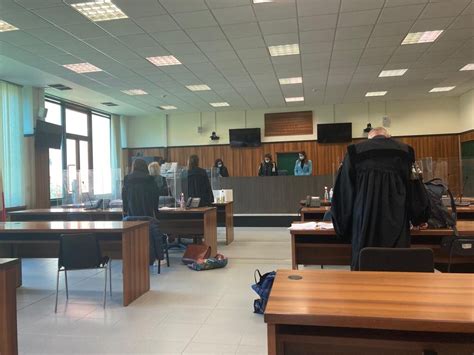 Revenge Porn A Sanremo Tormenta L Ex E Il Nuovo Compagno In Aula Spunta Un Filmato Hot Con