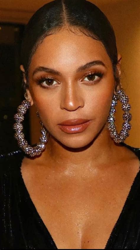 Beyonce wears Tom Ford Metallic Disco Hoop Earrings | Pavé Diamonds | Beyonce jewelry, Beyonce ...