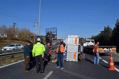 Erkezk Y Yolunda Silindir Y Kl Kamyonet Devrildi Son Dakika