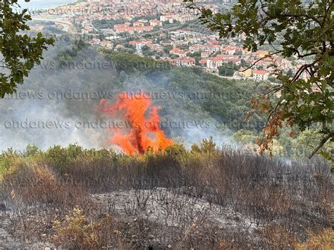 Vasto Incendio A Sapri Ai Margini Della Strada Per Rivello A Lavoro