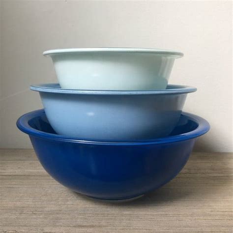 Cobalt Blue Pyrex Bowls Set Of Two Nesting Bowls 323 Etsy Pyrex