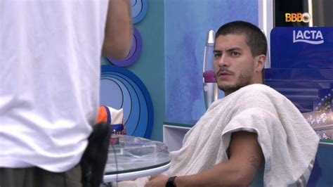 Ap S Retorno Casa Do Bbb Arthur Discute Alian A Douglas