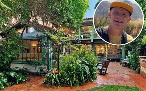 Flea baixista do Red Hot compra terceira casa por R milhões fotos Quem Casa dos