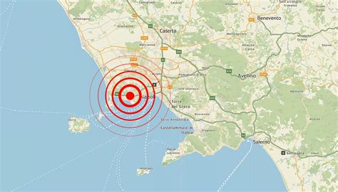 Terremoto Nei Campi Flegrei Nella Zona Di Pozzuoli A Napoli Magnitudo