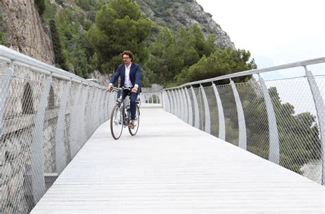 Lago Di Garda Inaugurata La Pista Ciclabile Sospesa Sull Acqua Blitz