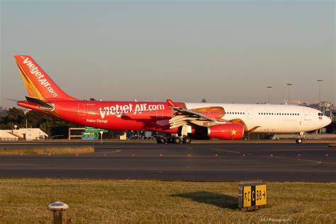 Viejet A Vn A Sydney Airport Annette Logan Flickr