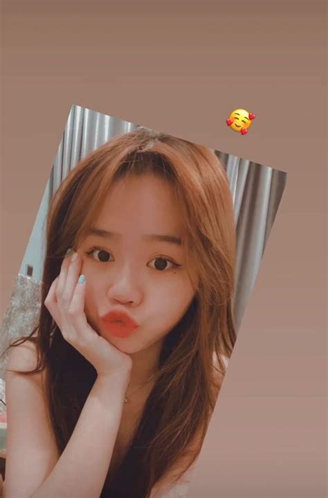 Hot girl Huỳnh Anh xuất hiện trở lại với bữa tối lãng mạn fan xôn xao tưởng tái hợp với Quang Hải