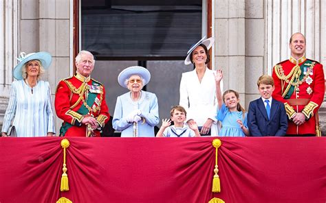 Queen Elizabeth II's Platinum Jubilee Celebration | Entertainment Tonight