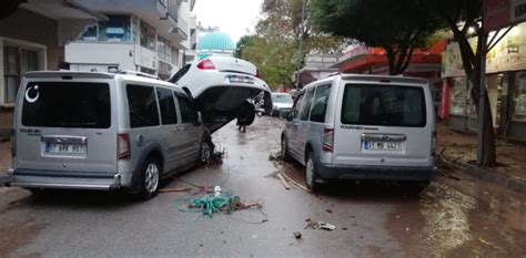 Antalya Da Sel Kumluca Ve Finike De Okullar Tatil Edildi Son Dakika