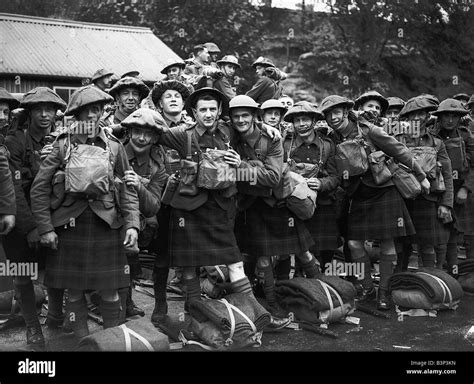 Ww2 British Scottish Soldiers Wearing Army Tunics And Kilts With Their