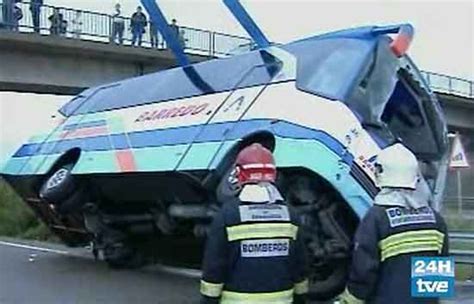 Tres Muertos Y Tres Heridos Graves Al Volcar Un Autob S En Zaragoza Al